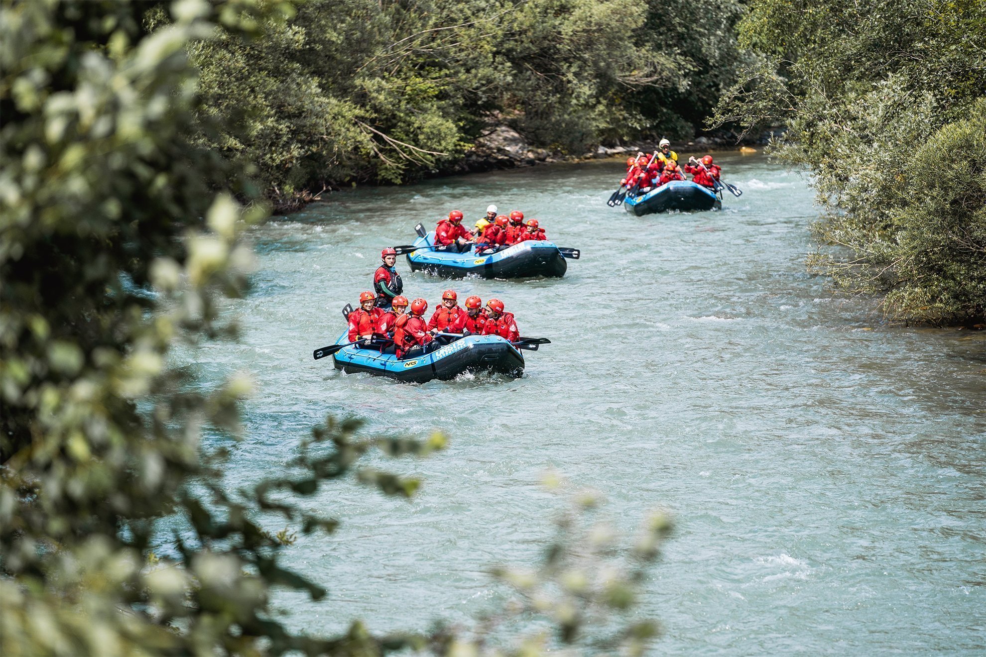 rafting di gruppo team building in ogni stagione